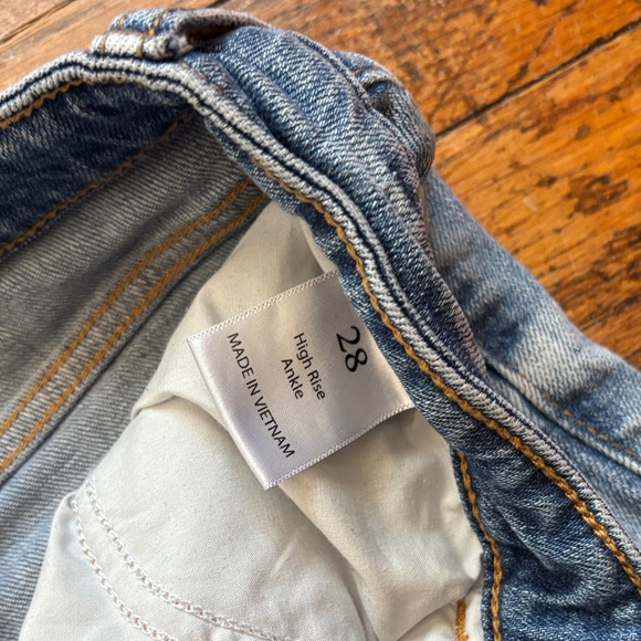 Distressed High Rise Jeans - Picture 2 of 6